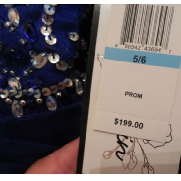 Beautiful Bee Darlin Gown - Picture 5 of 6